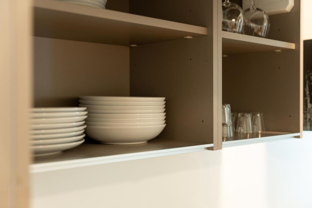 15min Metro Duomo - Rho Fiera - Skyscraper Kitchen Apartment Milan